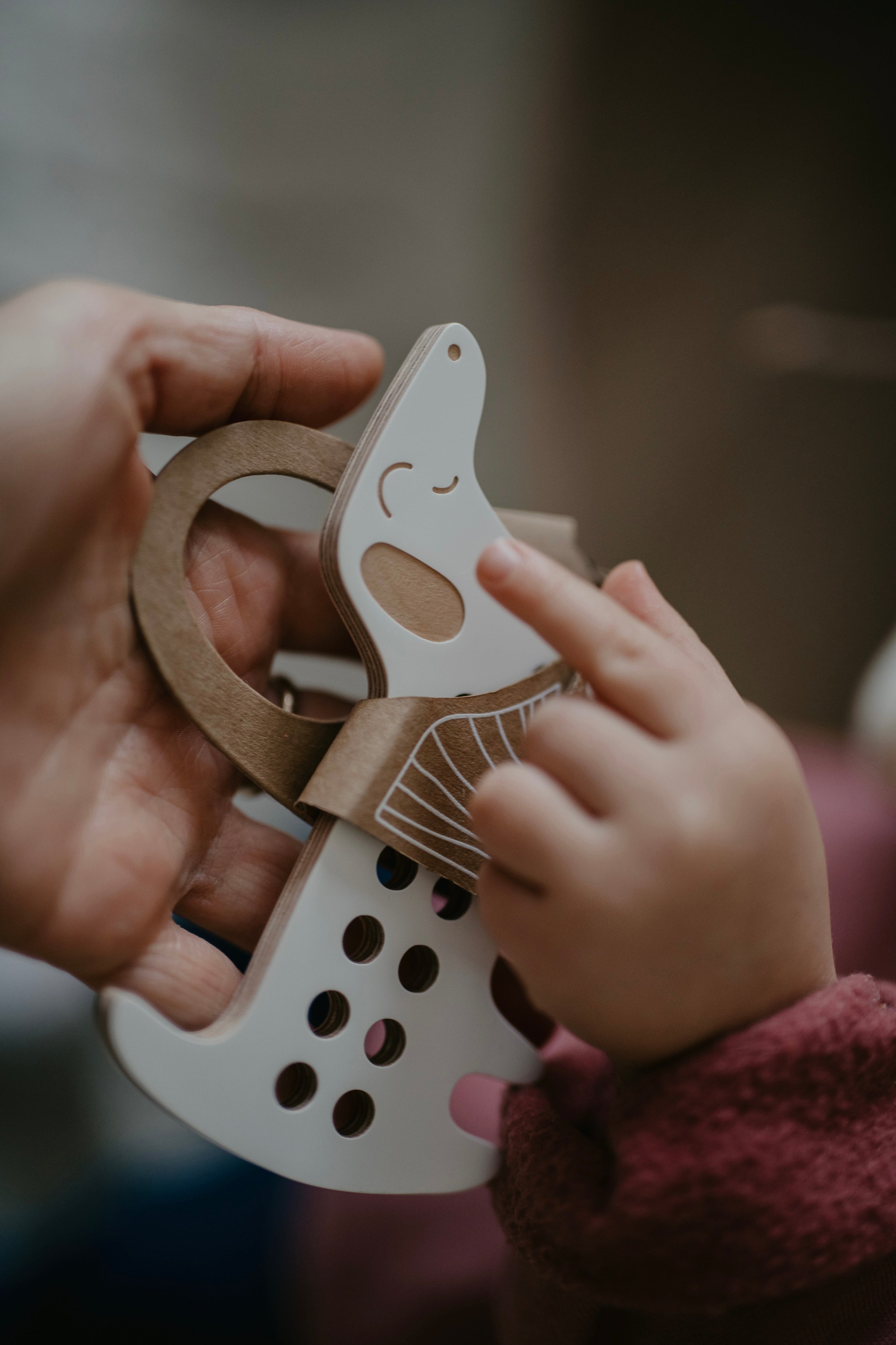 Rozwój motoryki małej, małe przeplatanki Montessori
