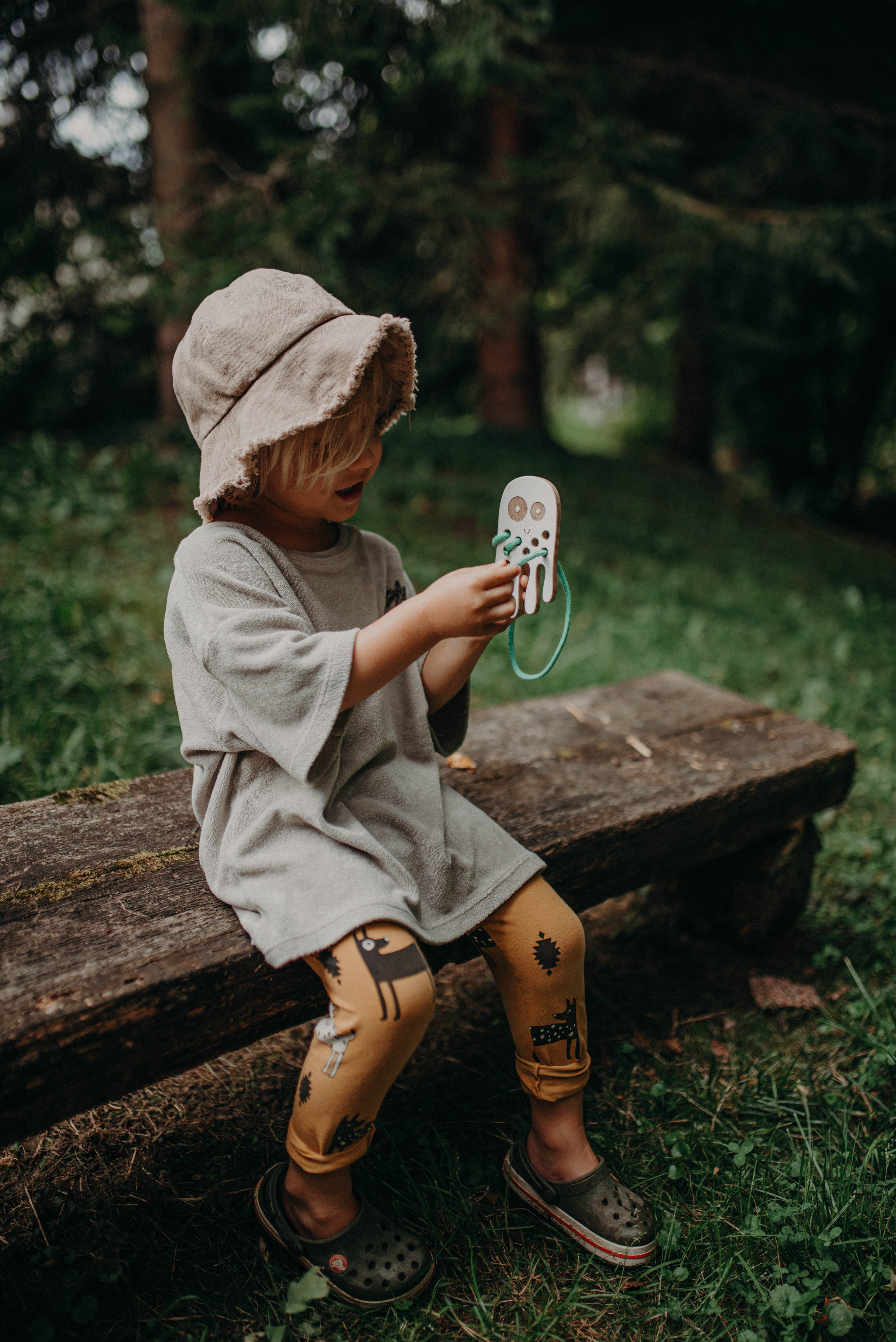 Rozwój motoryki małej, małe przeplatanki Montessori