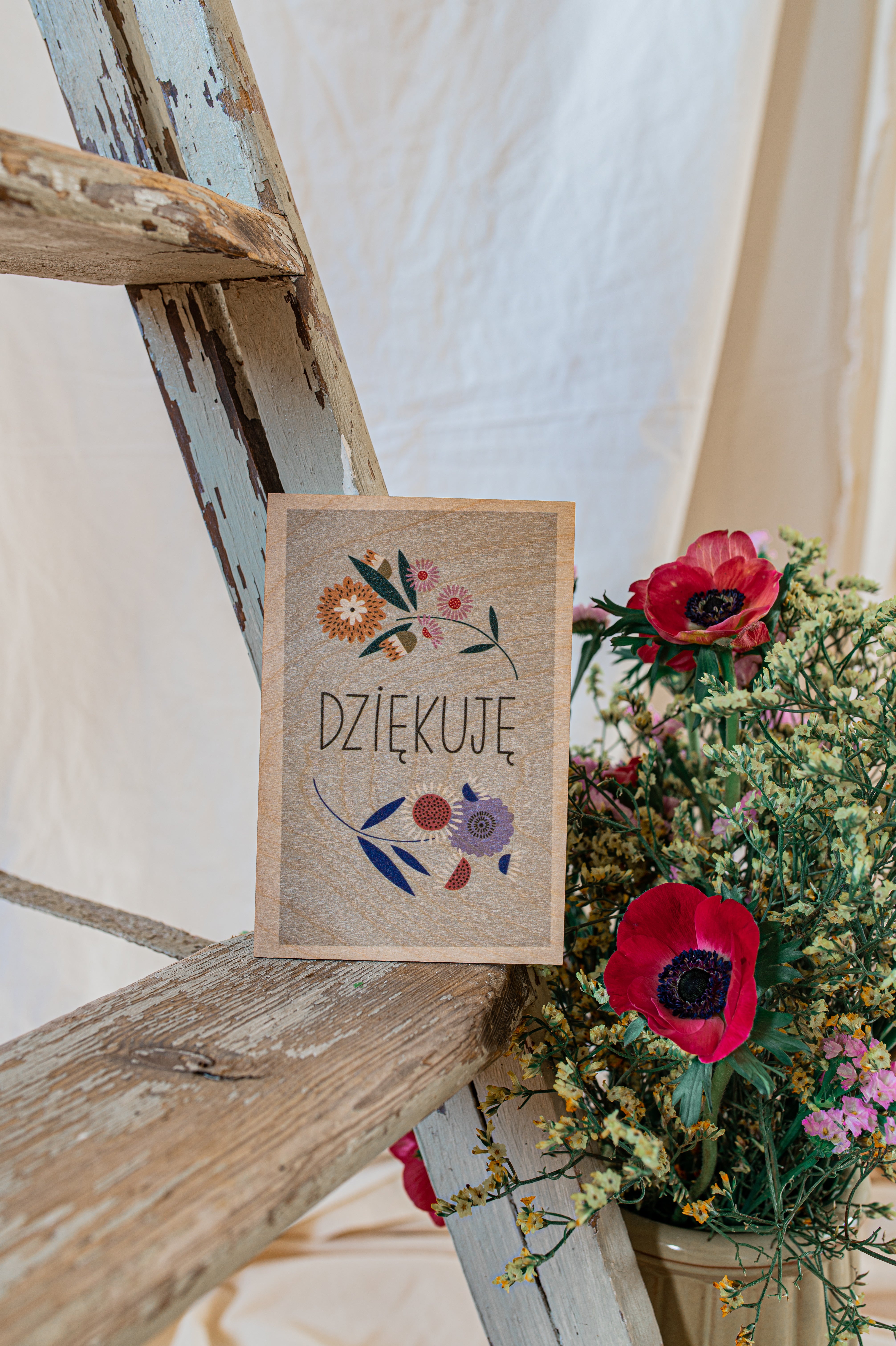 Pocztówki drewniane z ilustracjami
